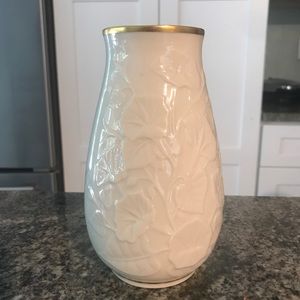 Lenox Ivy Design Vase.